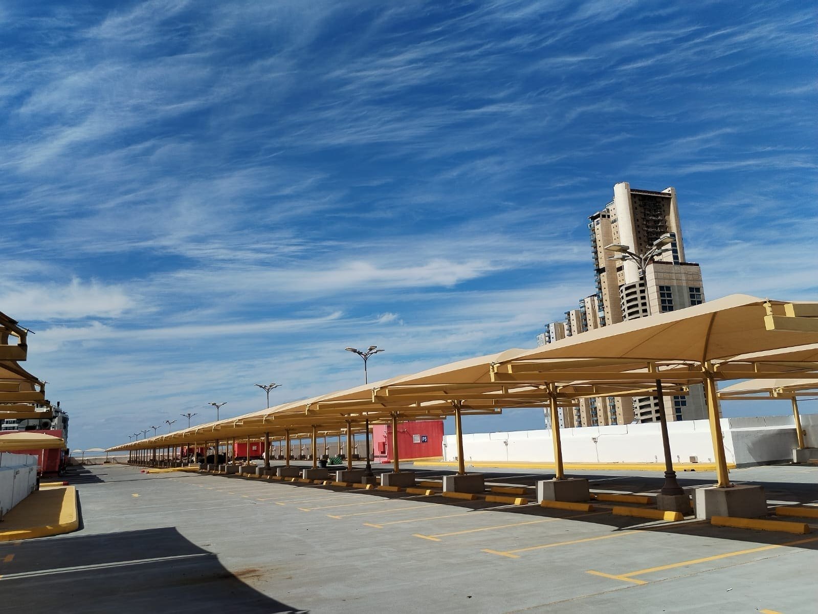 مظلات سيارات متحركة وثابتة في الدمام